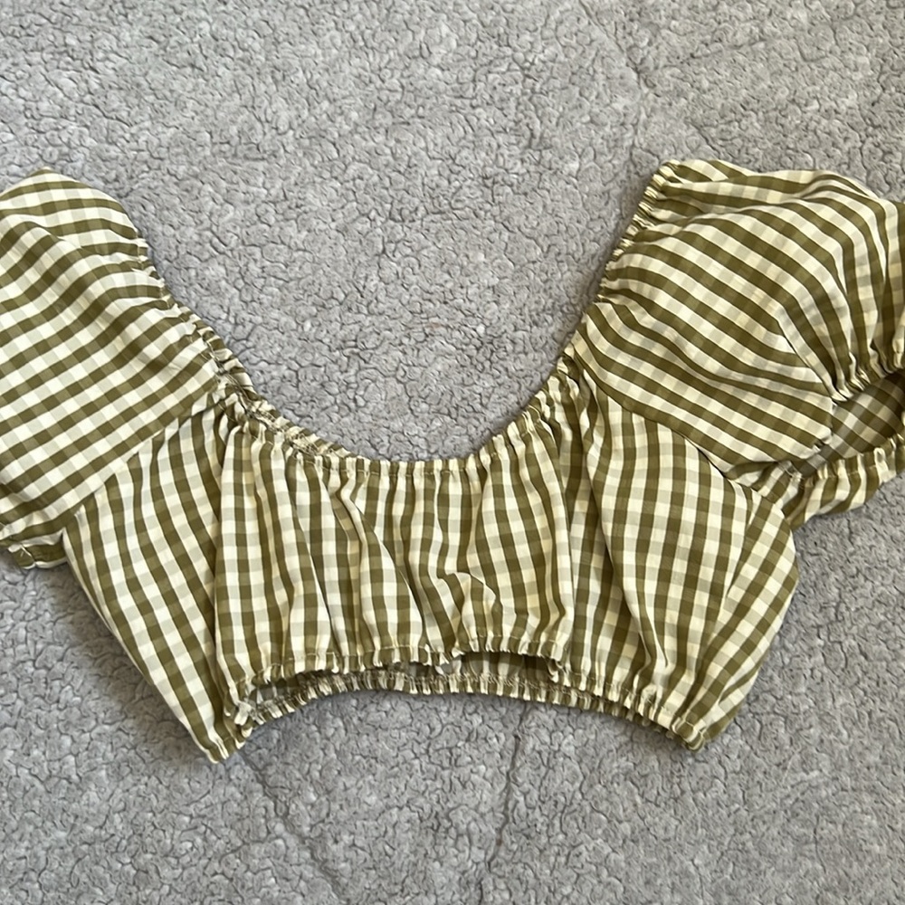 Cropped plaid top